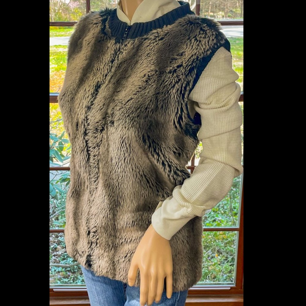 ▪️OUTDOOR EDITION BY PARKHURST▪️Black Knit Back Taupe Faux Fur Vest - Picture 3 of 5